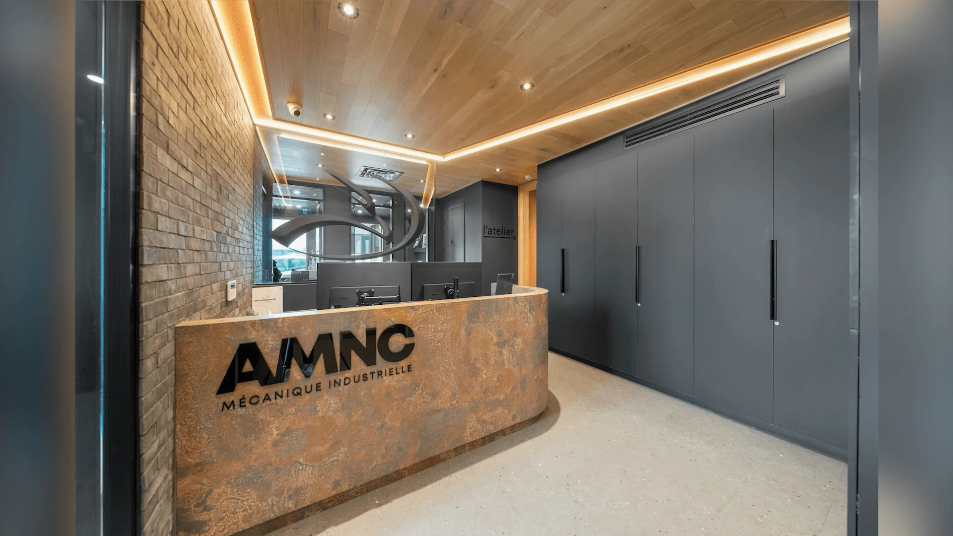 Bureaux et accueil du siège social AMNC Mécanique Industrielle à Repentigny